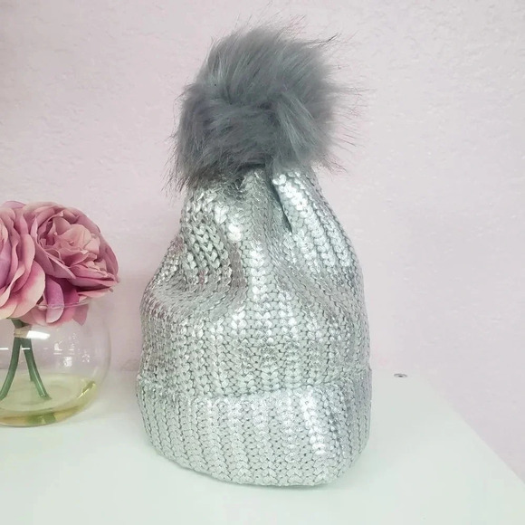 NWT Silver Metallic Beanie with Pom Pom - Picture 1 of 5